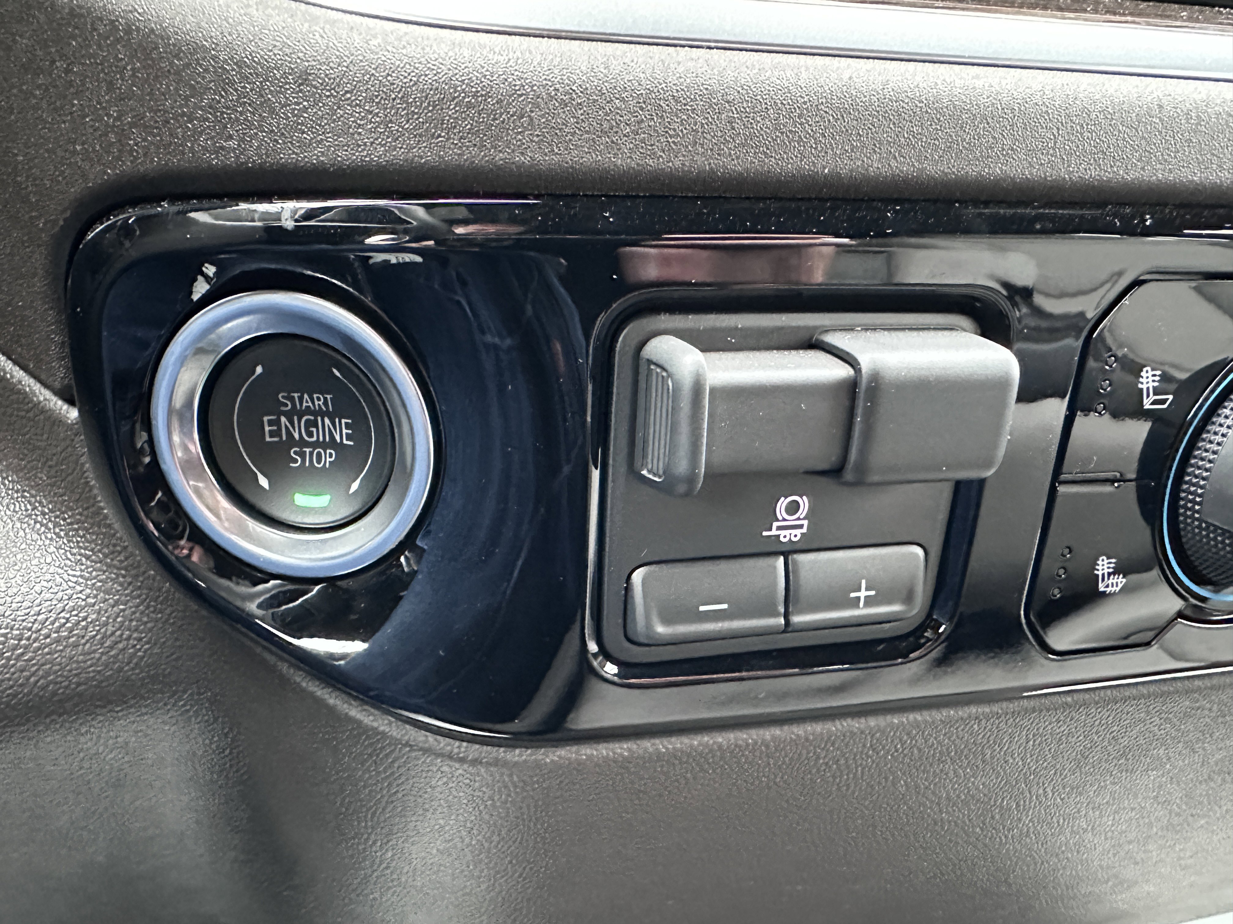 Used 2025 Chevrolet Silverado 1500 LT w/ Leather Package image 16