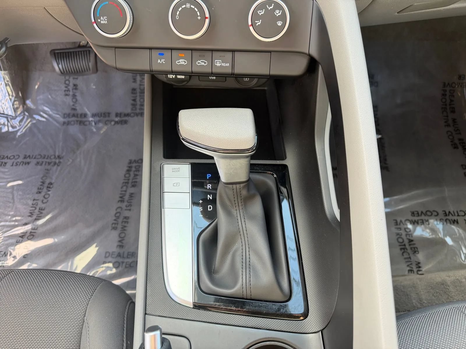 Used 2023 Hyundai Elantra SE w/ Preferred Accessory Package FWD image 18