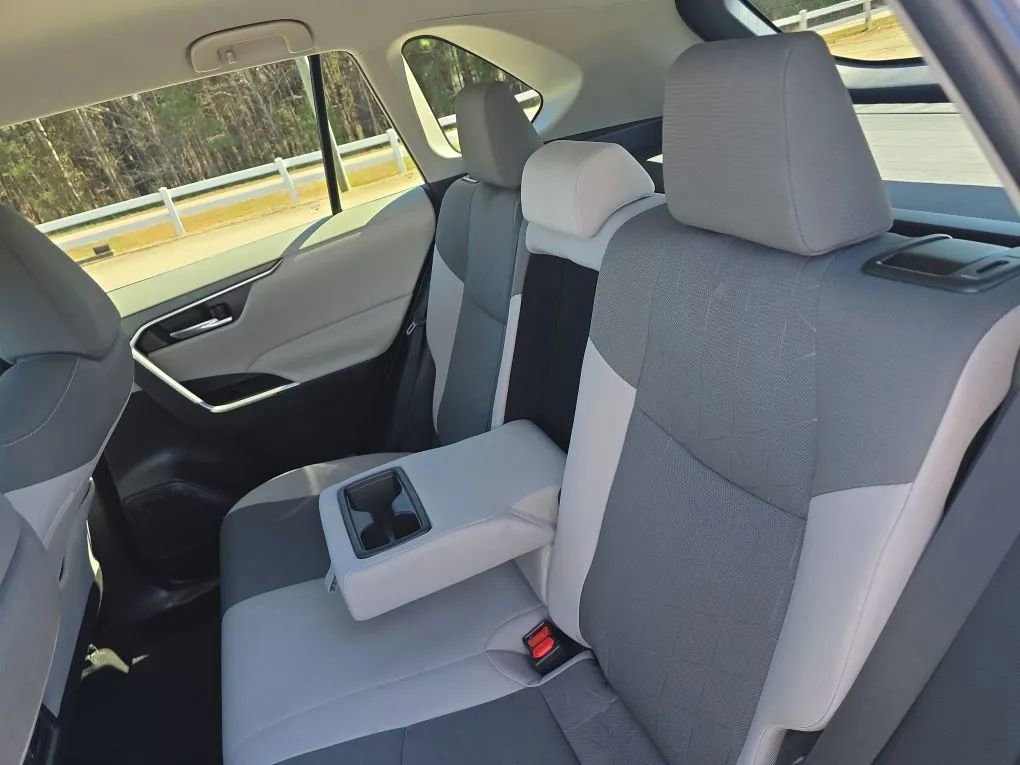 Used 2021 Toyota RAV4 XLE image 40