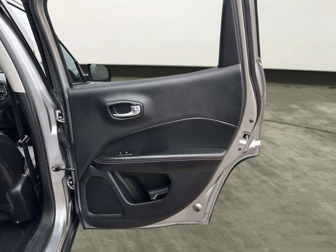 Used 2019 Jeep Compass Latitude w/ Cold Weather Group image 17