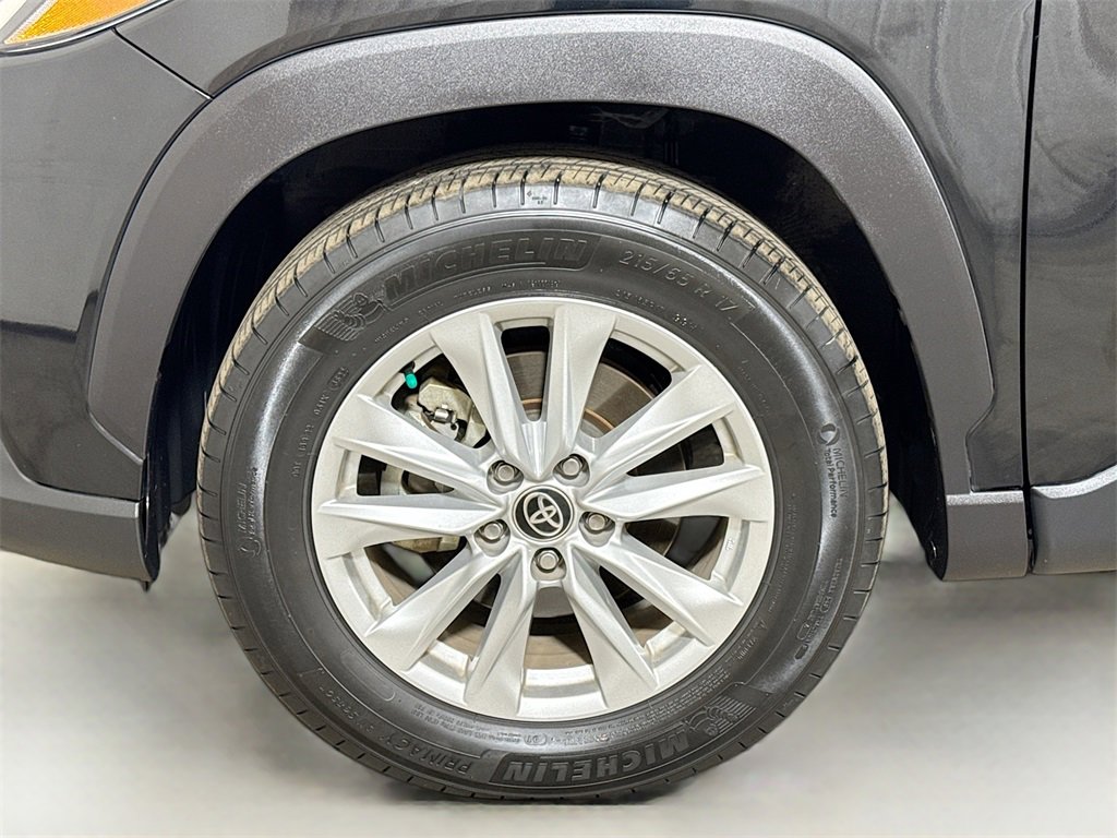 Used 2022 Toyota Corolla Cross LE image 28