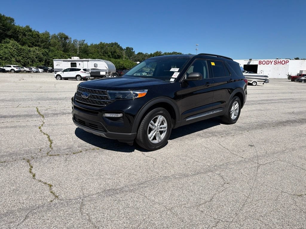 Used 2024 Ford Explorer XLT w/ Equipment Group 202A AWD/4WD image 1