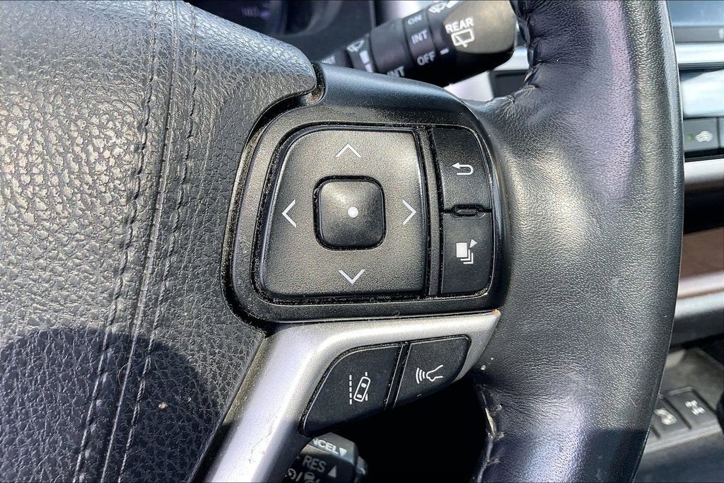 Used 2019 Toyota Highlander XLE AWD/4WD image 15