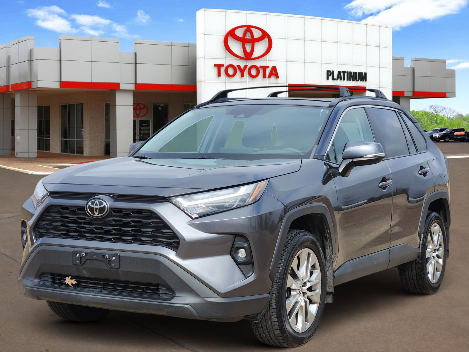 Used 2022 Toyota RAV4 XLE Premium image 2