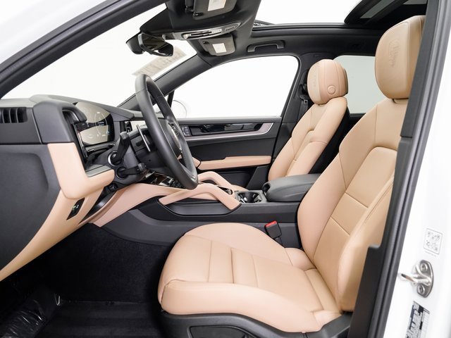 Used 2025 Porsche Cayenne image 6