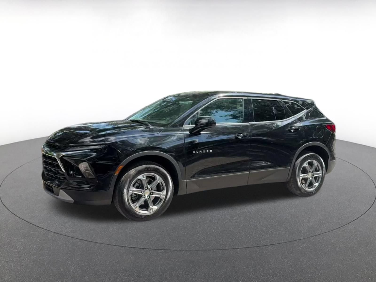 Used 2025 Chevrolet Blazer LT FWD image 8