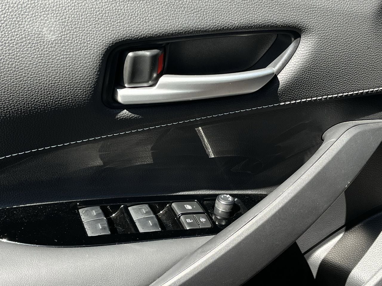 Used 2025 Toyota Corolla SE image 19