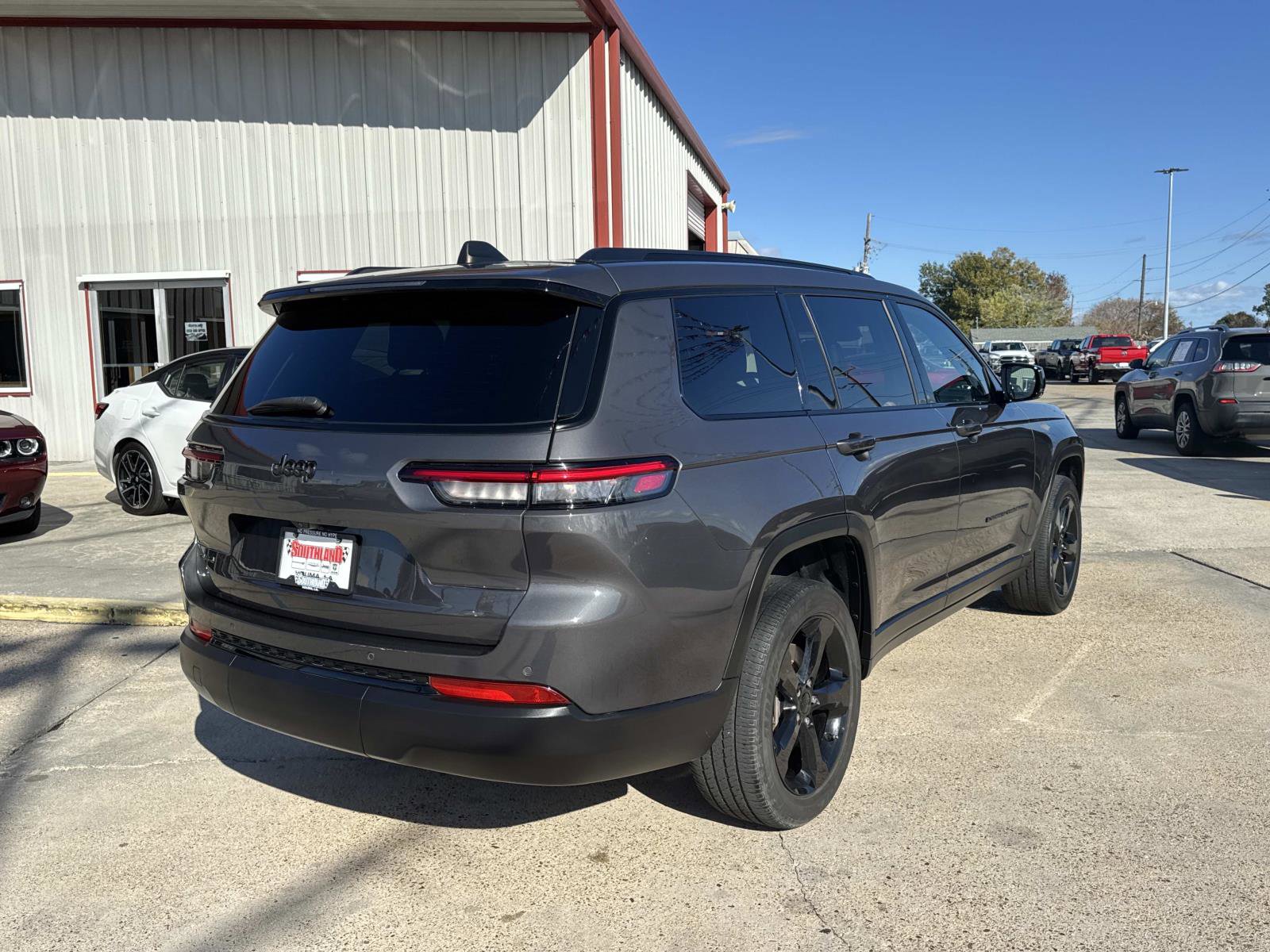 Used 2024 Jeep Grand Cherokee L Altitude image 7