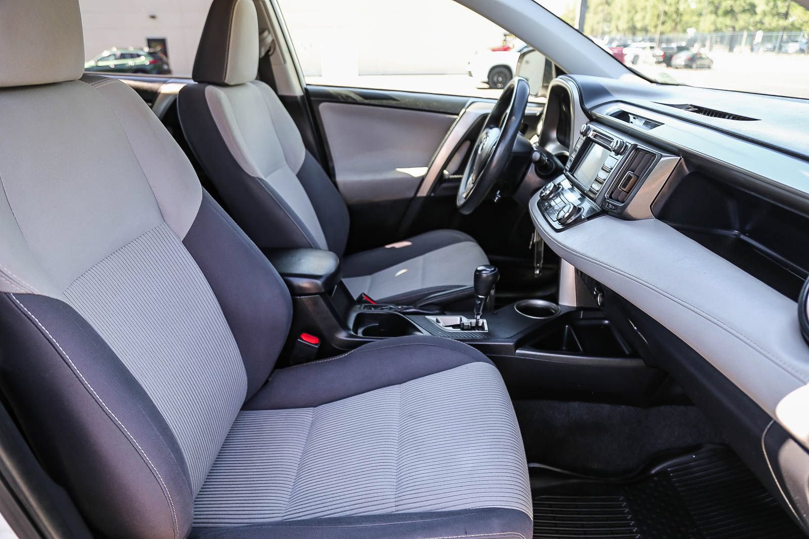 Used 2015 Toyota RAV4 XLE FWD image 21