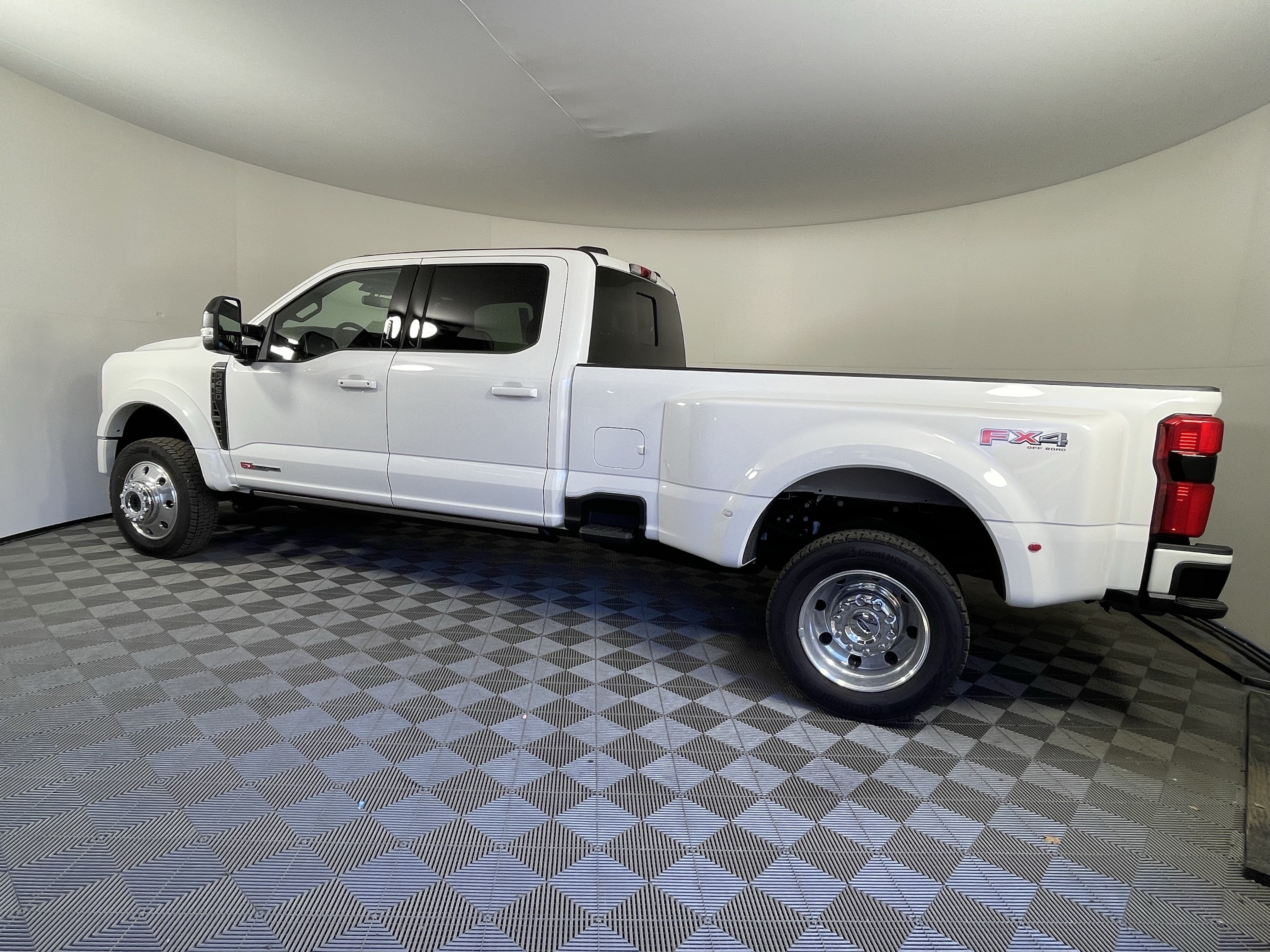 New 2026 Ford F450 Platinum w/ FX4 Off-Road Package AWD/4WD image 2