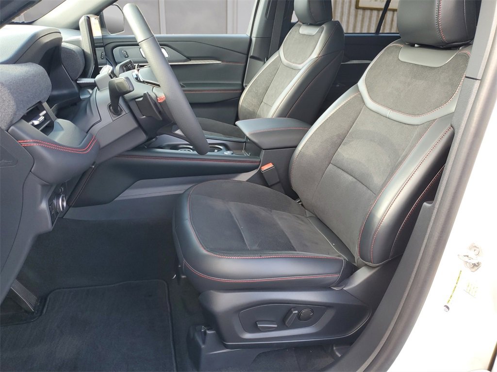 Certified 2025 Ford Explorer ST image 16