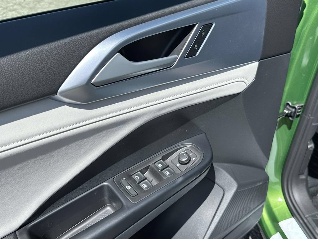 New 2026 Volkswagen Taos SE FWD image 12
