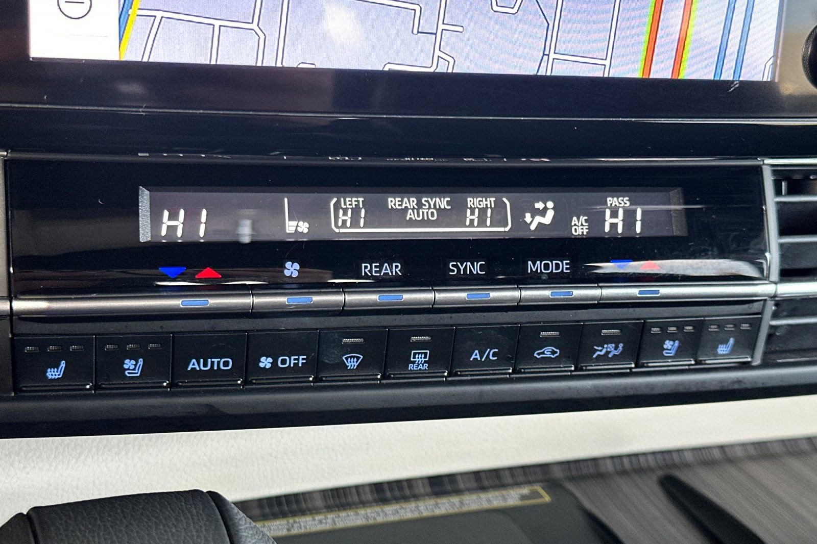 Certified 2024 Toyota Sienna Platinum image 25