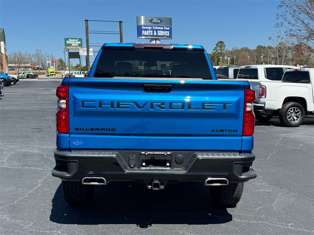 Used 2024 Chevrolet Silverado 1500 Custom Trail Boss w/ LPO, Dark Essentials Package image 5