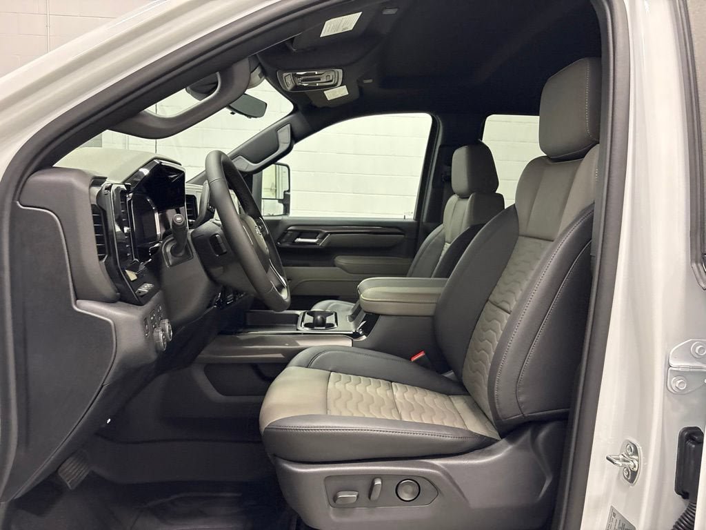 New 2026 Chevrolet Silverado 2500 ZR2 w/ LPO, Dark Essentials Package AWD/4WD image 17
