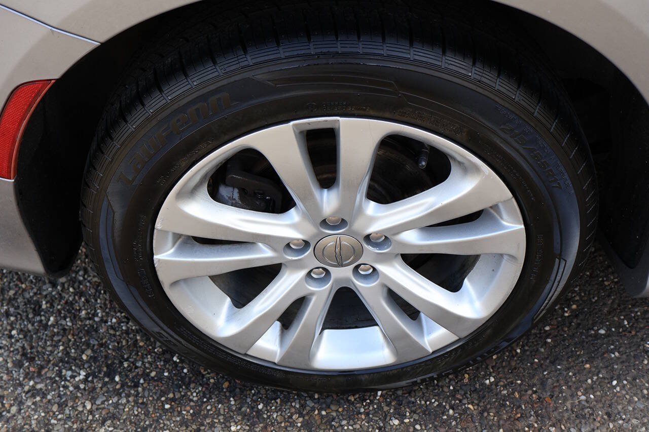 Used 2015 Chrysler 200 Limited w/ Convenience Group FWD image 10