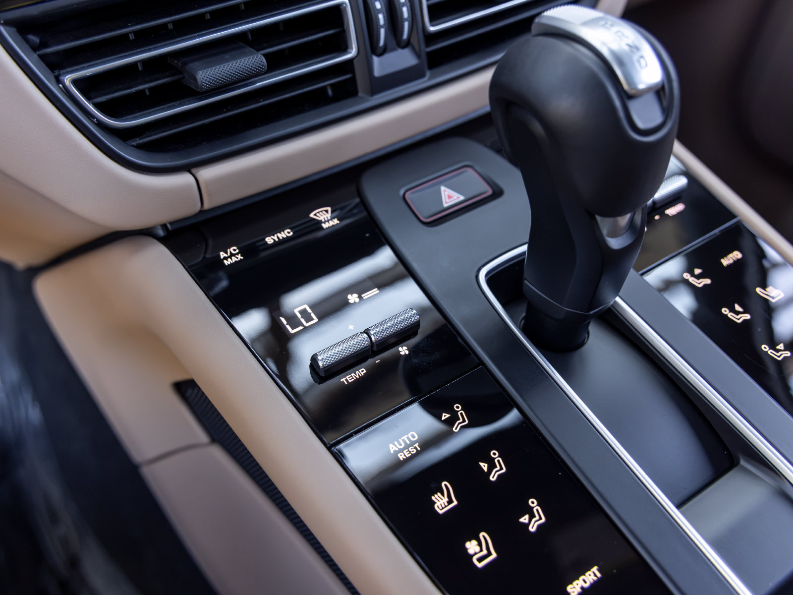 Certified 2026 Porsche Macan AWD/4WD image 39