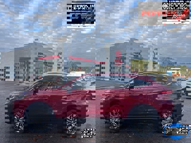 Used 2022 Toyota Venza XLE image 3