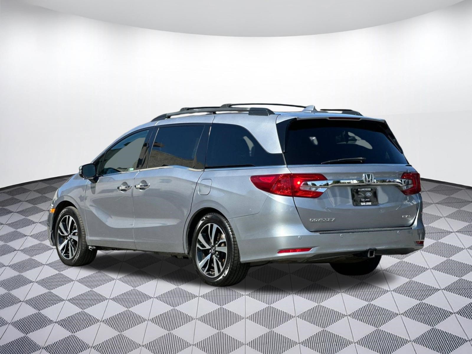 Used 2018 Honda Odyssey Elite image 3