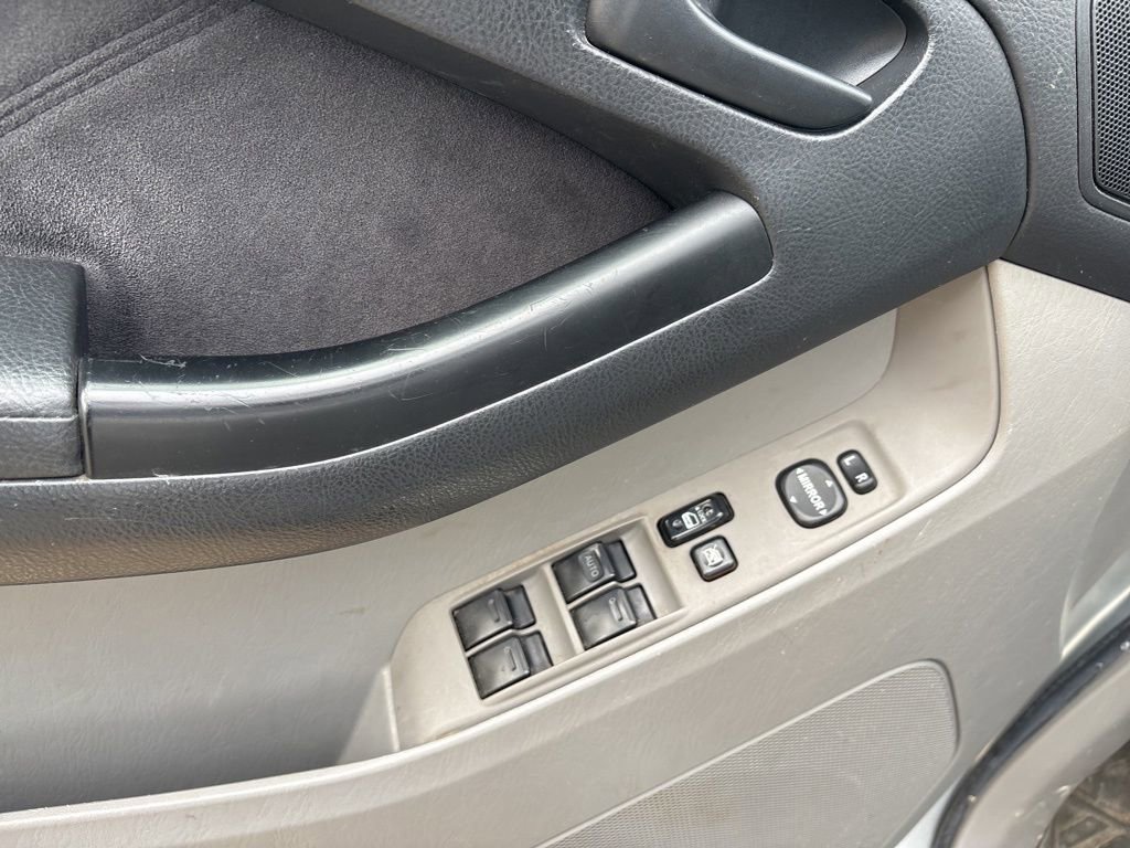 Used 2005 Toyota 4Runner Limited AWD/4WD image 12