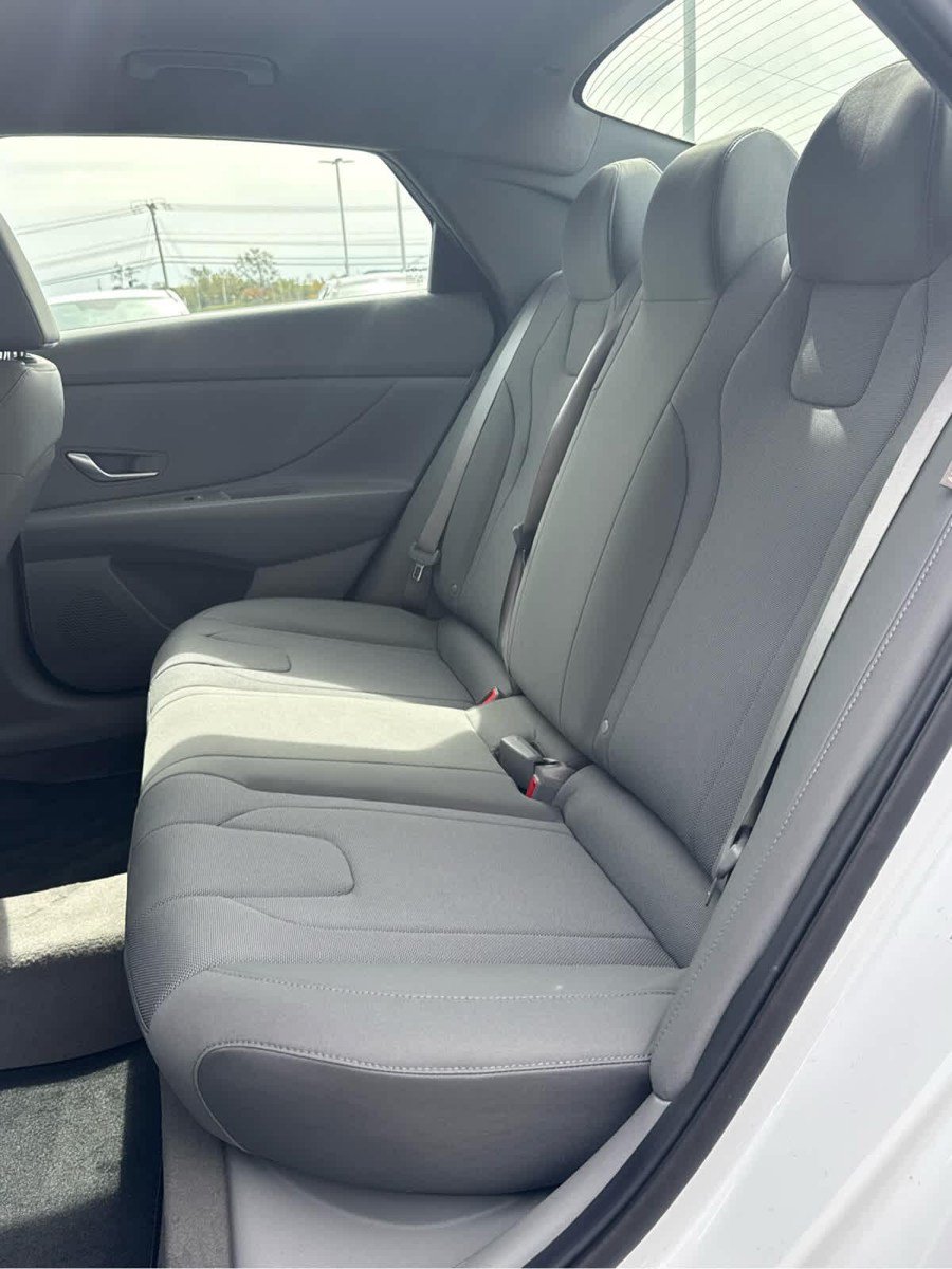 New 2026 Hyundai Elantra SE FWD image 40