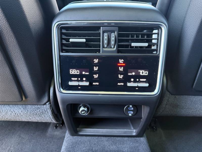 Used 2023 Porsche Cayenne AWD/4WD image 38