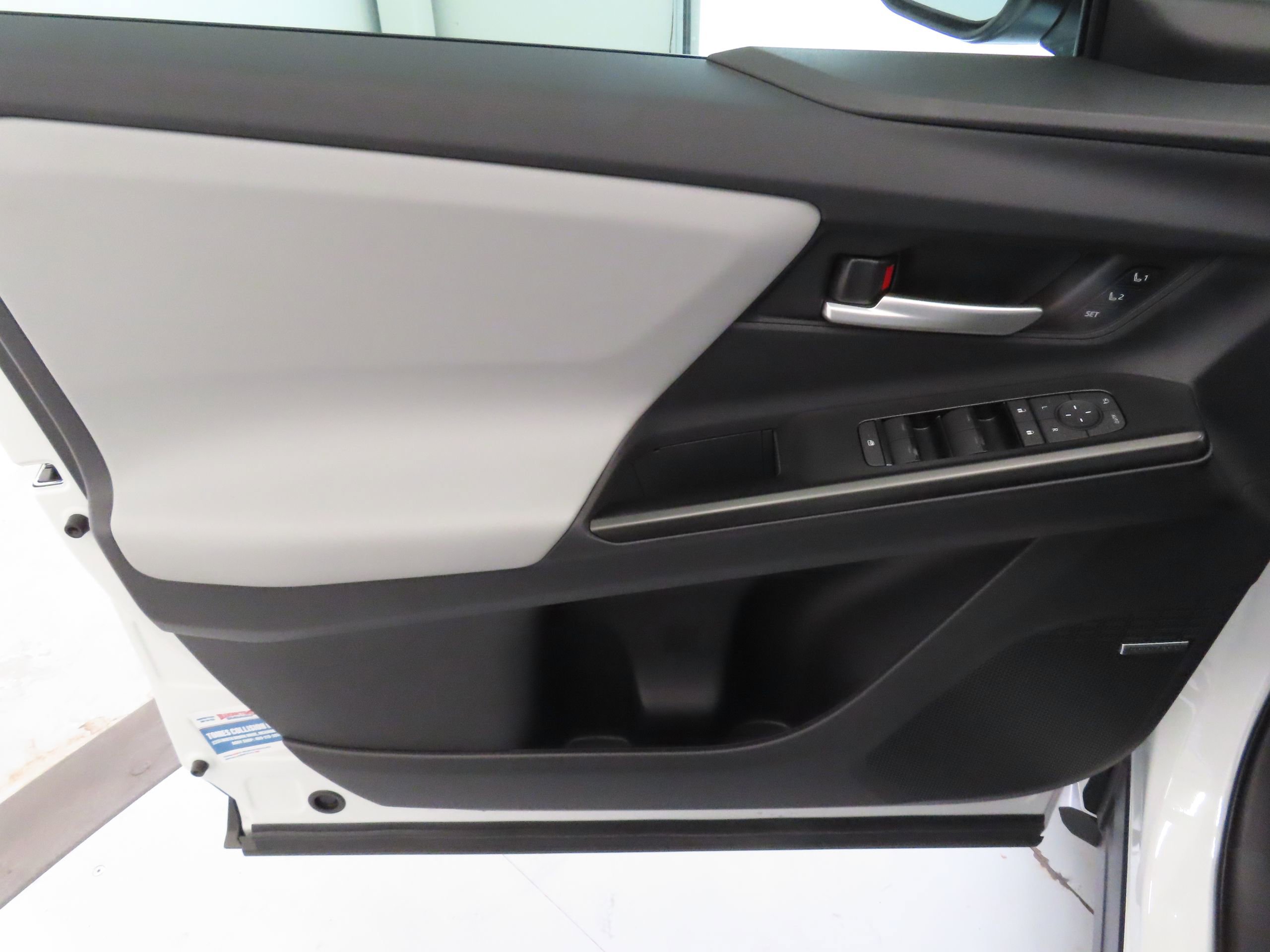 New 2026 Subaru Solterra image 12