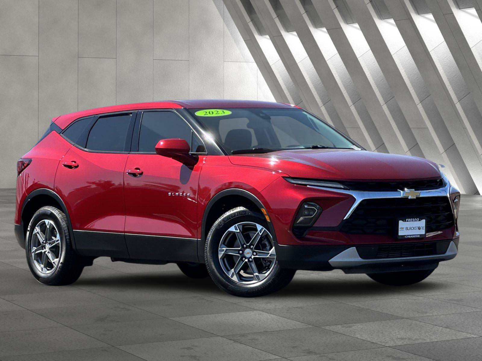 Used 2023 Chevrolet Blazer LT FWD image 2
