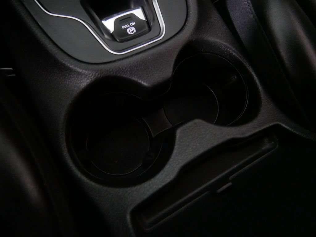 Used 2020 Jeep Cherokee Latitude Plus AWD/4WD image 24
