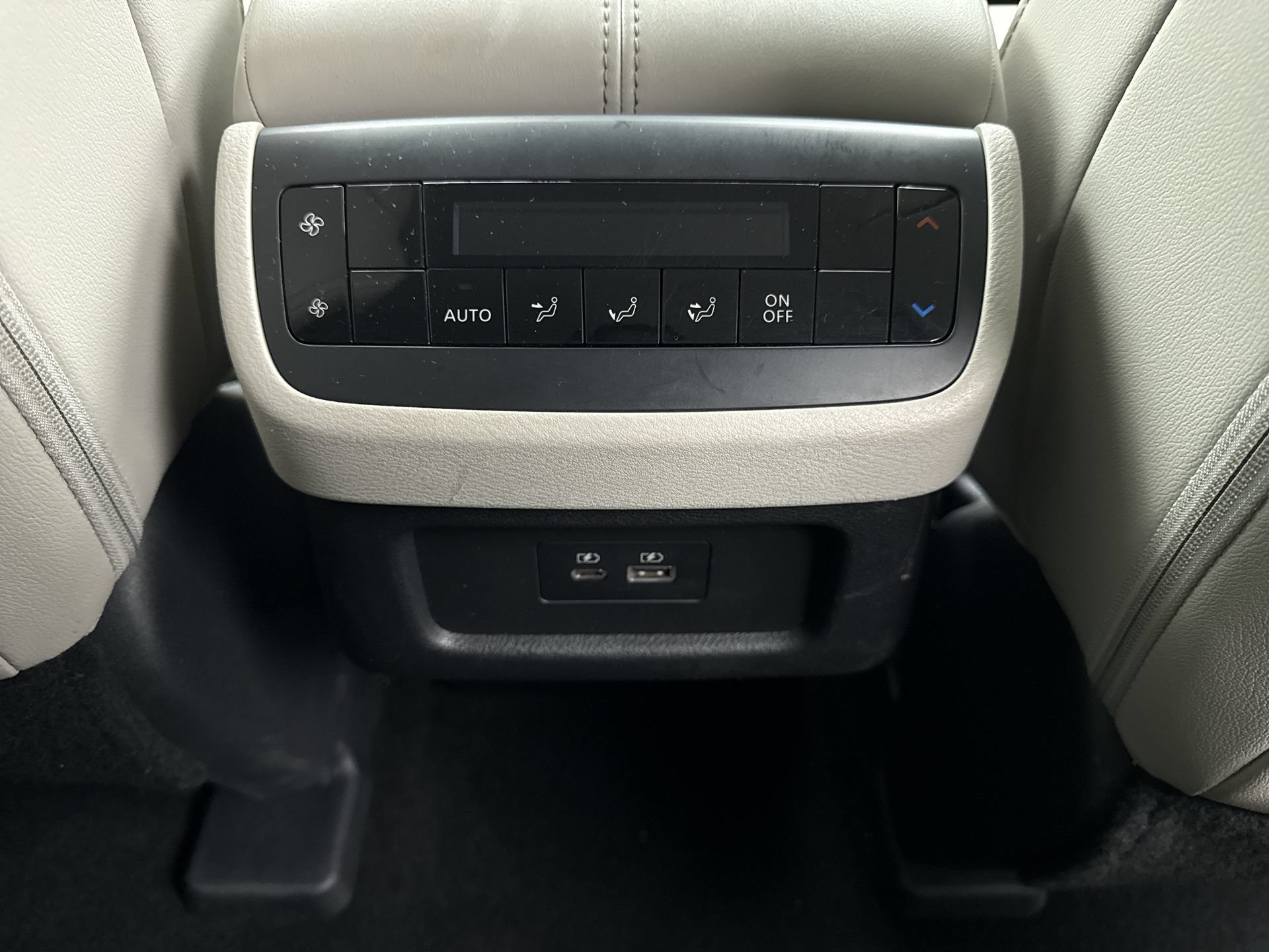 Used 2023 Nissan Pathfinder SL AWD/4WD image 20