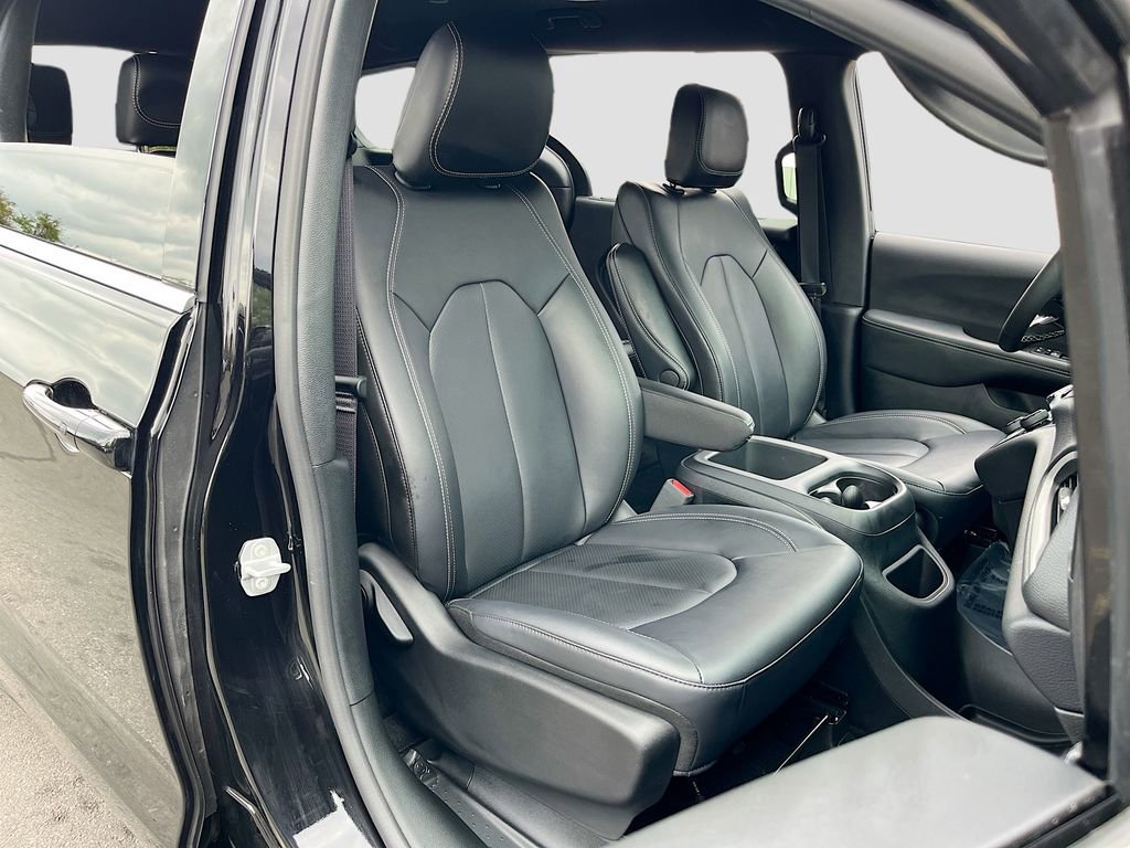 Certified 2025 Chrysler Pacifica Select image 28