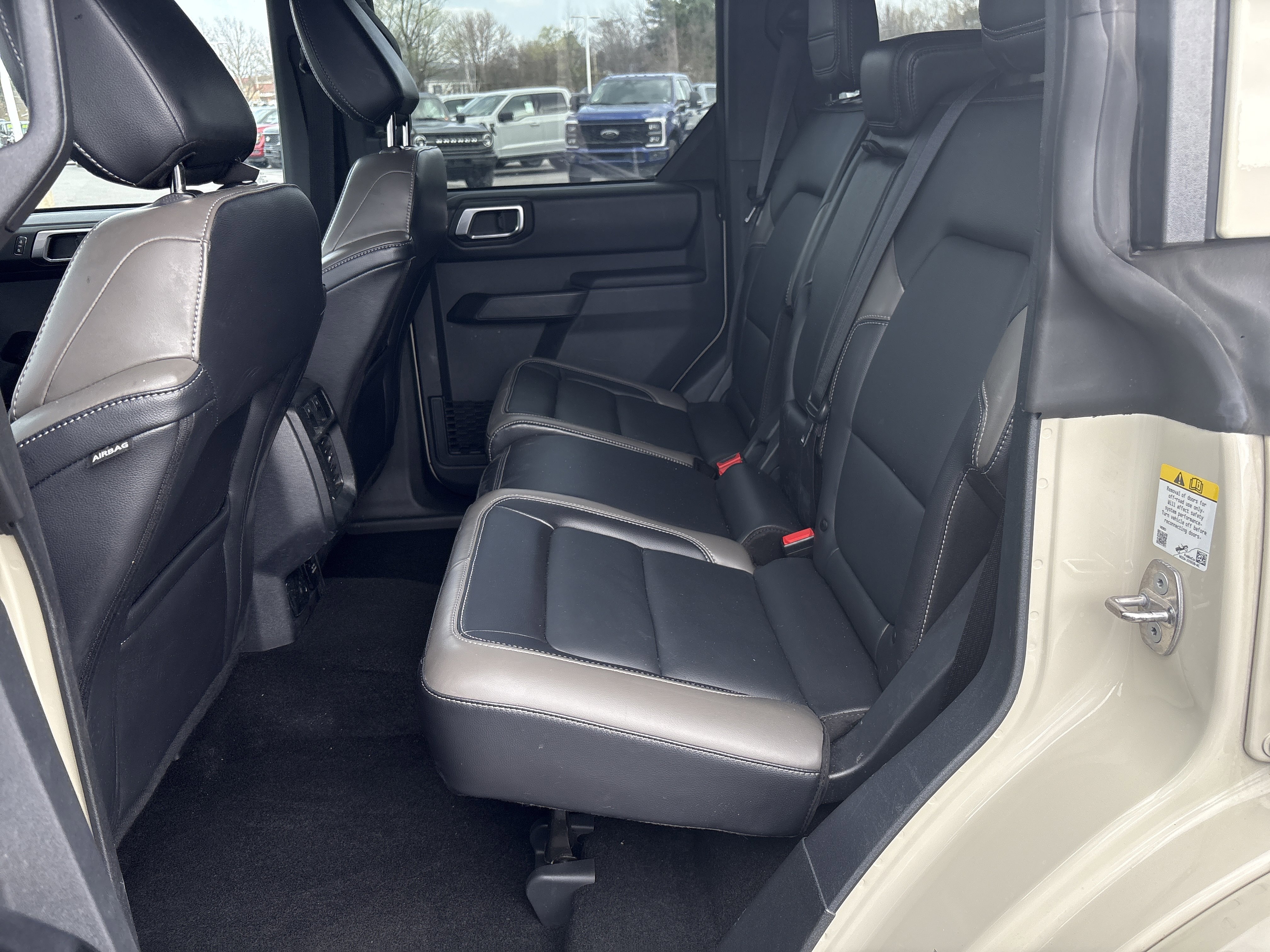 Used 2025 Ford Bronco Outer Banks image 16