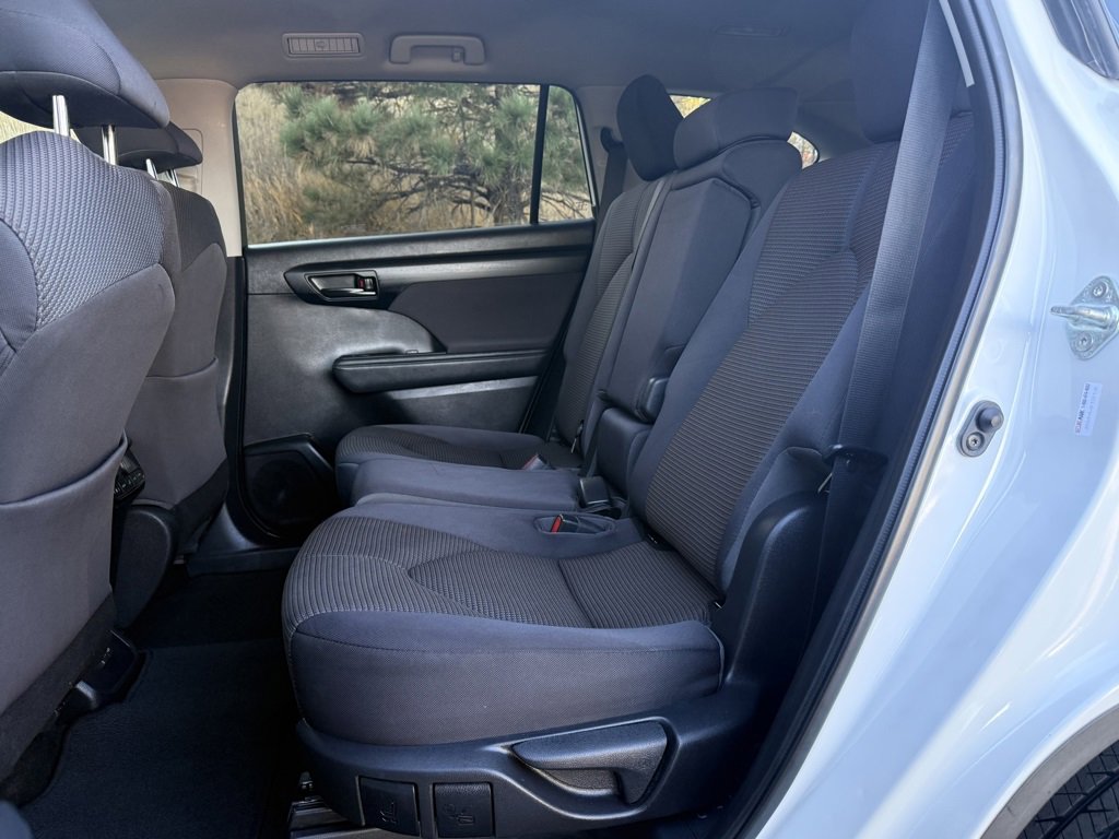 Used 2023 Toyota Highlander LE image 21