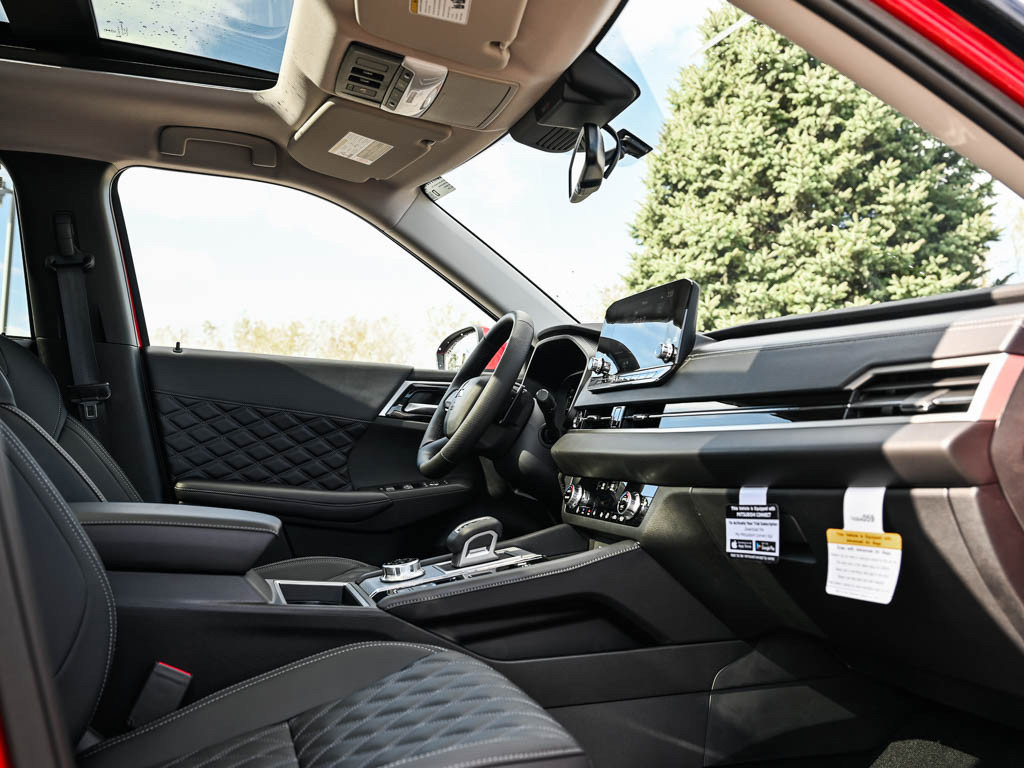 New 2025 Mitsubishi Outlander SEL image 11