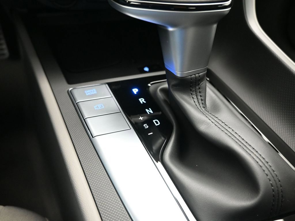 Used 2025 Hyundai Elantra Sport image 22