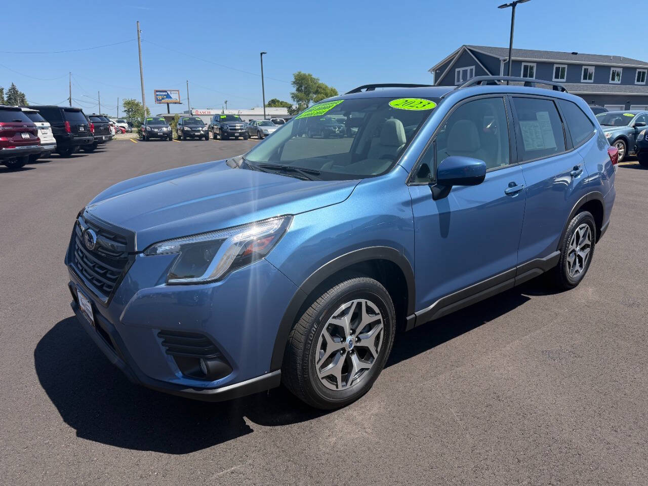 Used 2023 Subaru Forester Premium AWD/4WD image 1