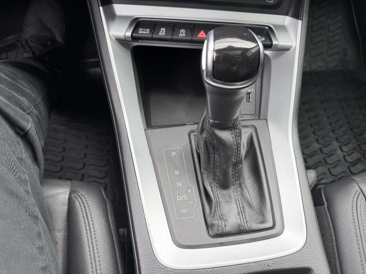 Used 2020 Audi Q3 2.0T Premium AWD/4WD image 34