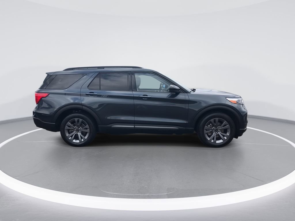 Used 2022 Ford Explorer XLT w/ Equipment Group 202A AWD/4WD image 9