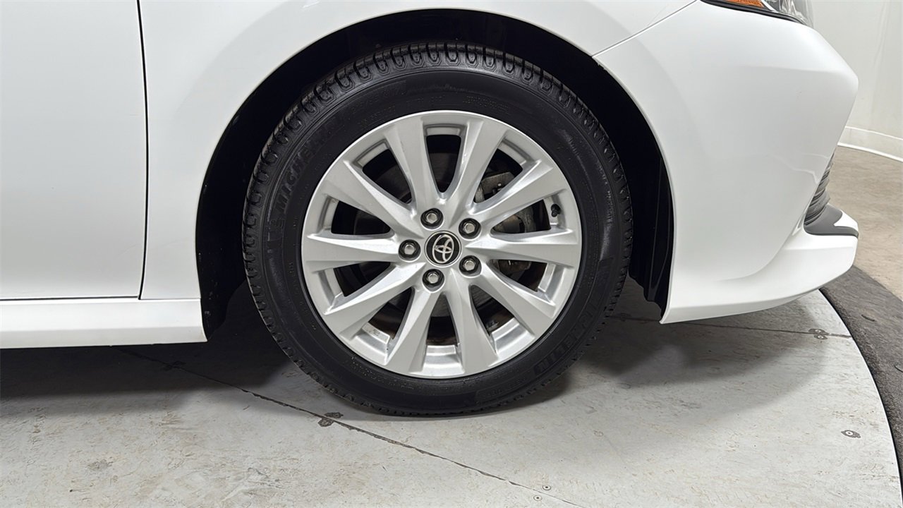 Certified 2020 Toyota Camry LE image 21