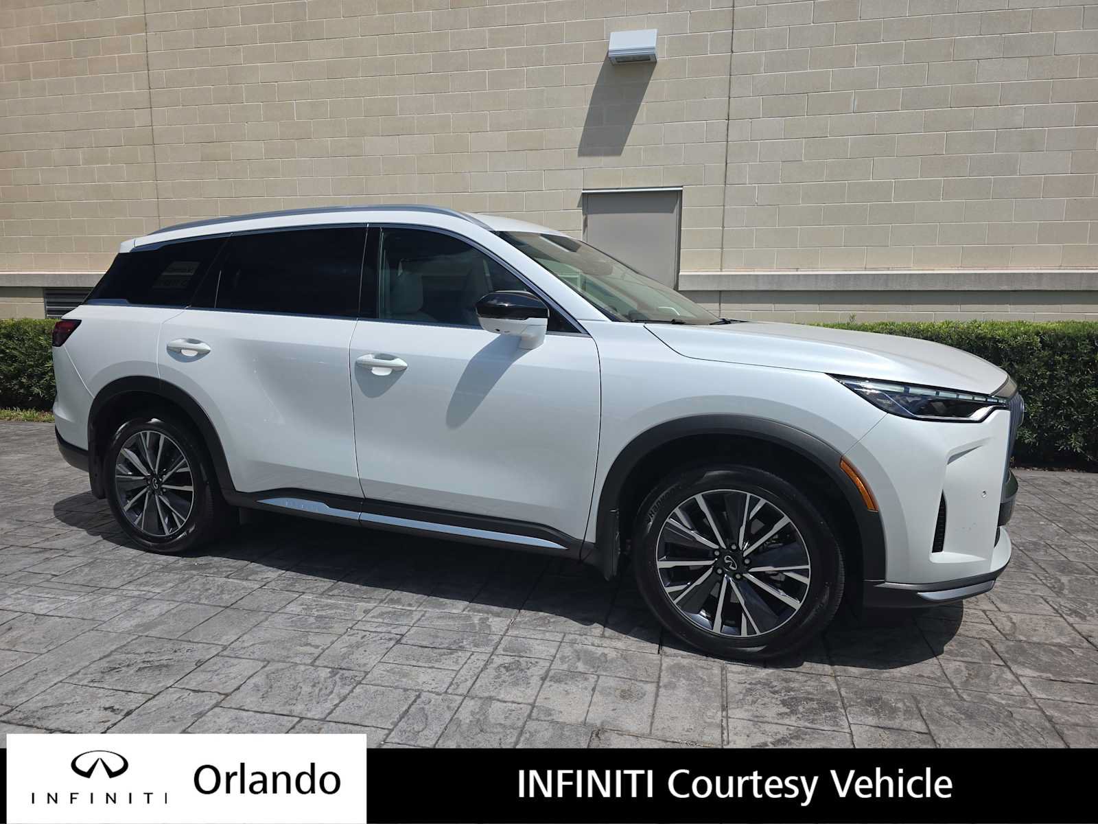 Certified 2026 INFINITI QX60 Luxe w/ Cargo Package FWD image 1