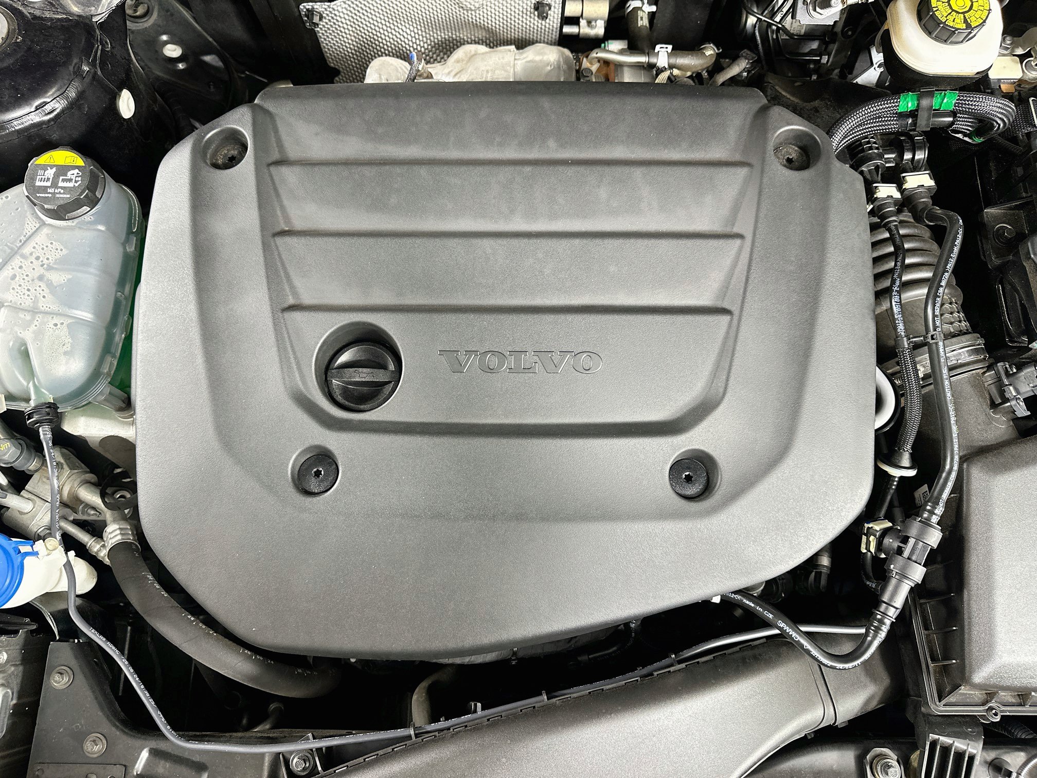Used 2025 Volvo XC40 B5 Plus AWD/4WD image 35