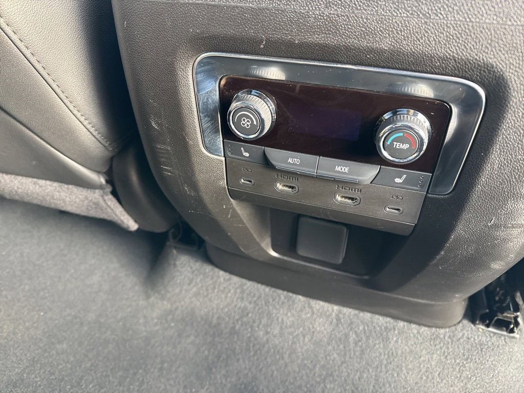 Used 2025 Chevrolet Tahoe Premier image 17