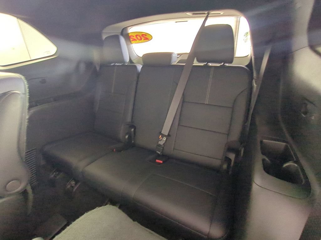 Used 2026 GMC Acadia Elevation w/ Elevation Premium Package FWD image 16