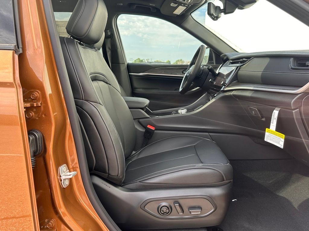 New 2026 Jeep Grand Cherokee L Limited AWD/4WD image 30