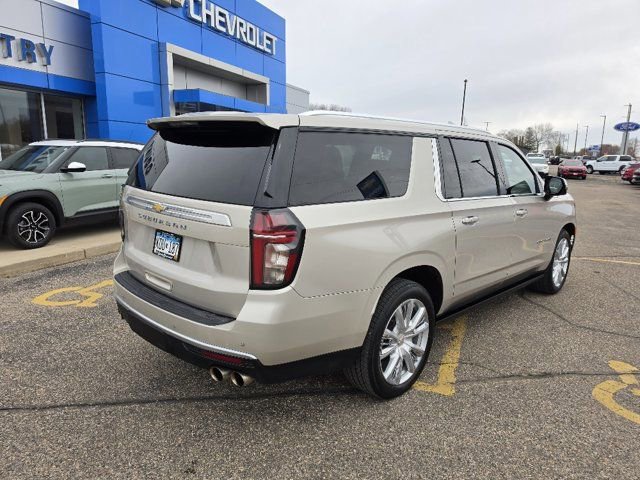 Used 2023 Chevrolet Suburban High Country AWD/4WD image 4