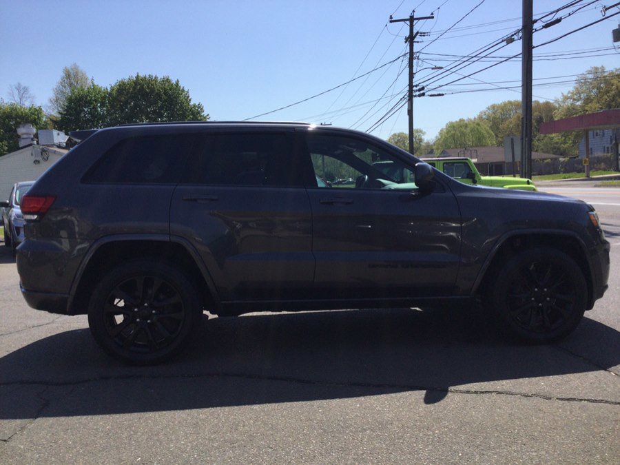 Used 2018 Jeep Grand Cherokee Altitude AWD/4WD image 7