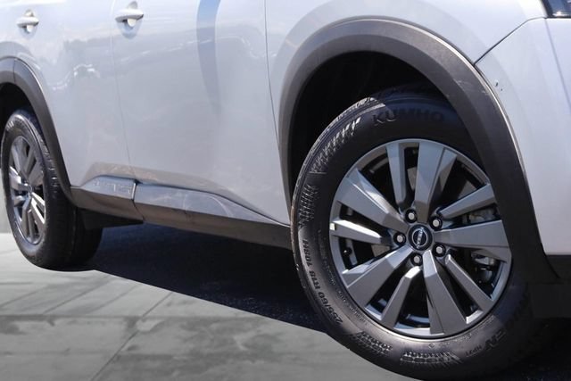 Certified 2025 Nissan Pathfinder SV AWD/4WD image 3