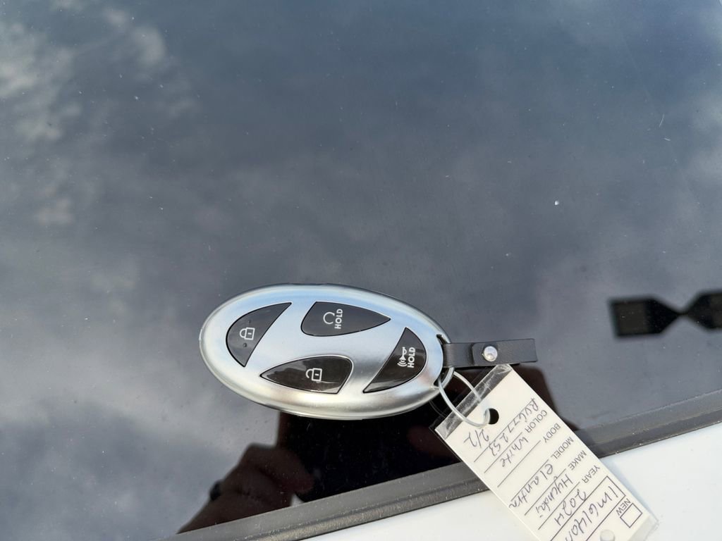 Used 2024 Hyundai Elantra Limited image 32