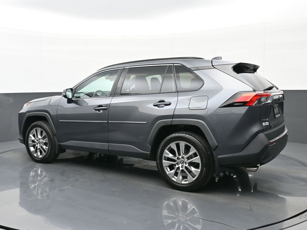 Used 2021 Toyota RAV4 XLE Premium image 5