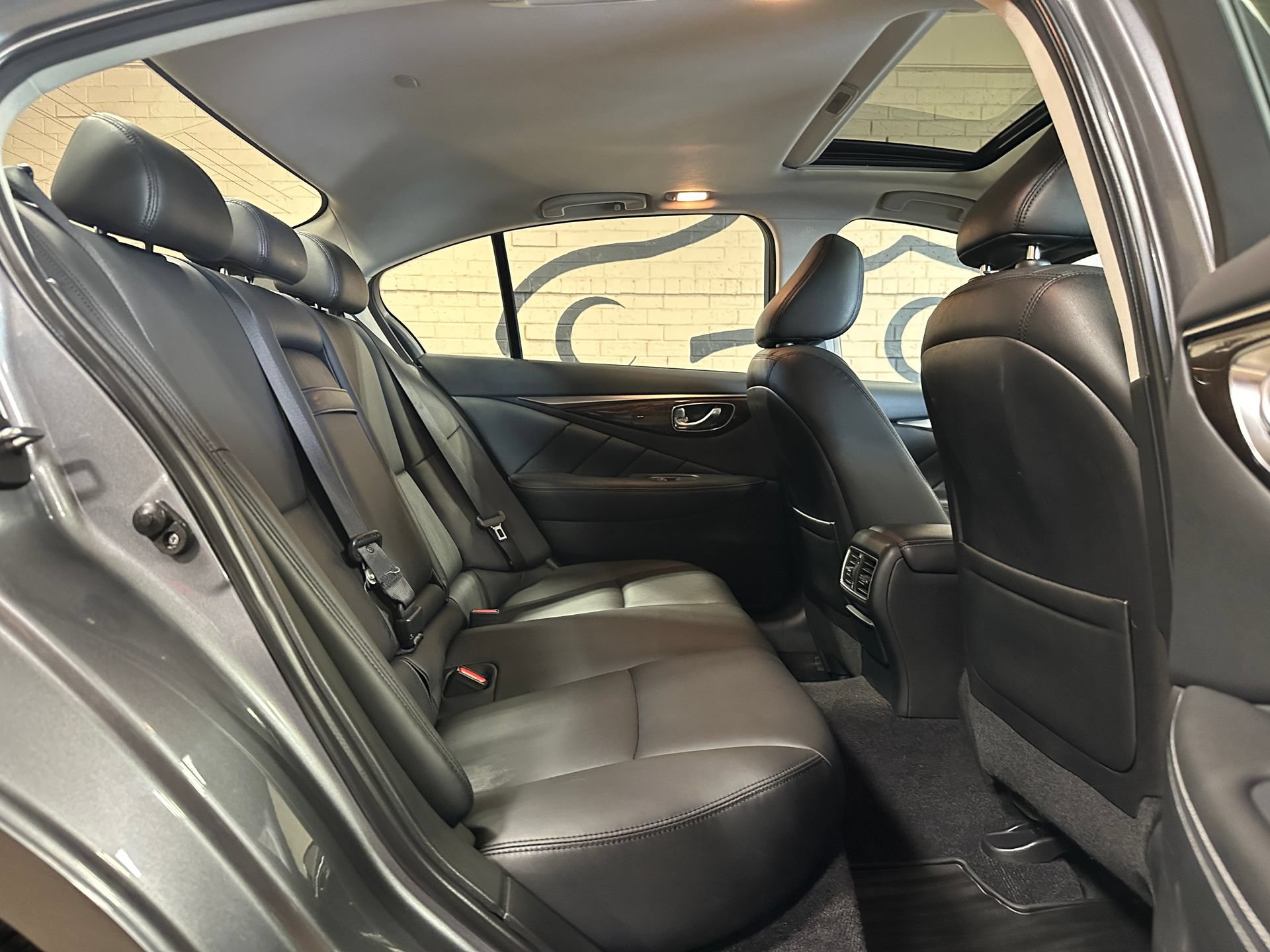 Used 2018 INFINITI Q50 Luxe w/ Essential Package (3.0T Luxe) AWD/4WD image 16